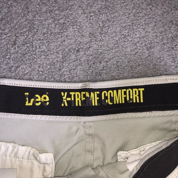 Men’s khaki Lee Extreme Comfort Pants, size 33x32 - Picture 2 of 3